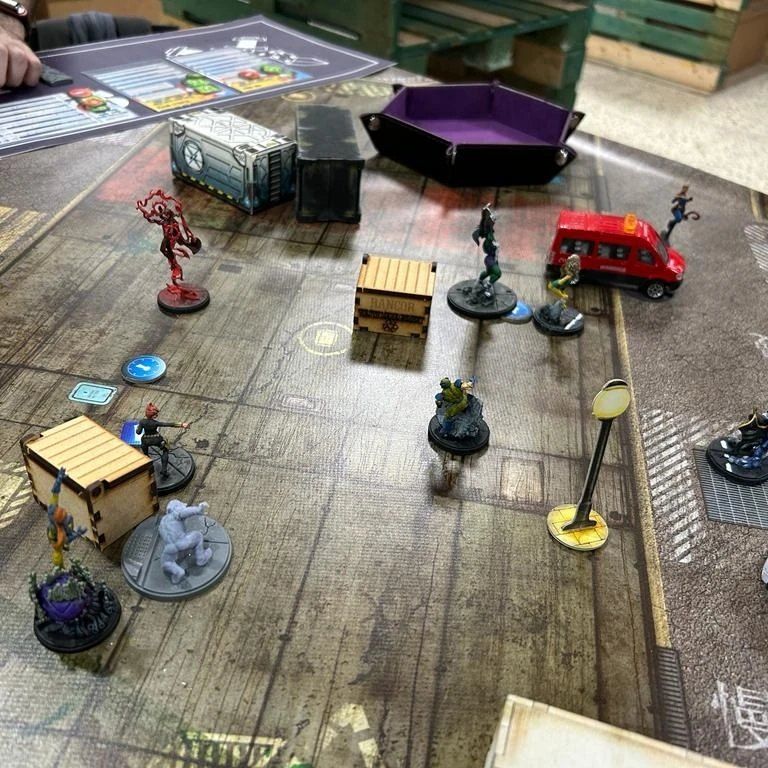 Partida de Marvel Crisis Protocol en Pucela Wargames
