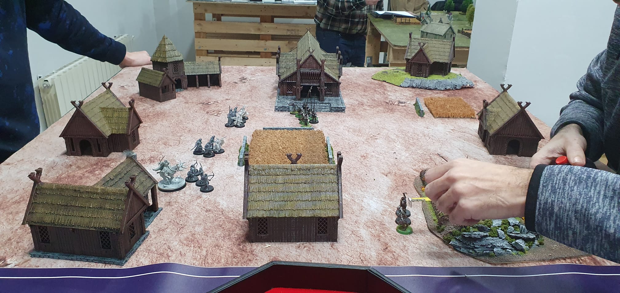 Jornada de Puertas Abiertas de Enero 2024 en Pucela Wargames. Partida de Middle earth Strategy Battle Game